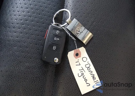 2017 Volkswagen Tiguan 2.0T Wolfsburg Edition z USA, uszkodzony, nr VIN WVGSV7AX5HK027754